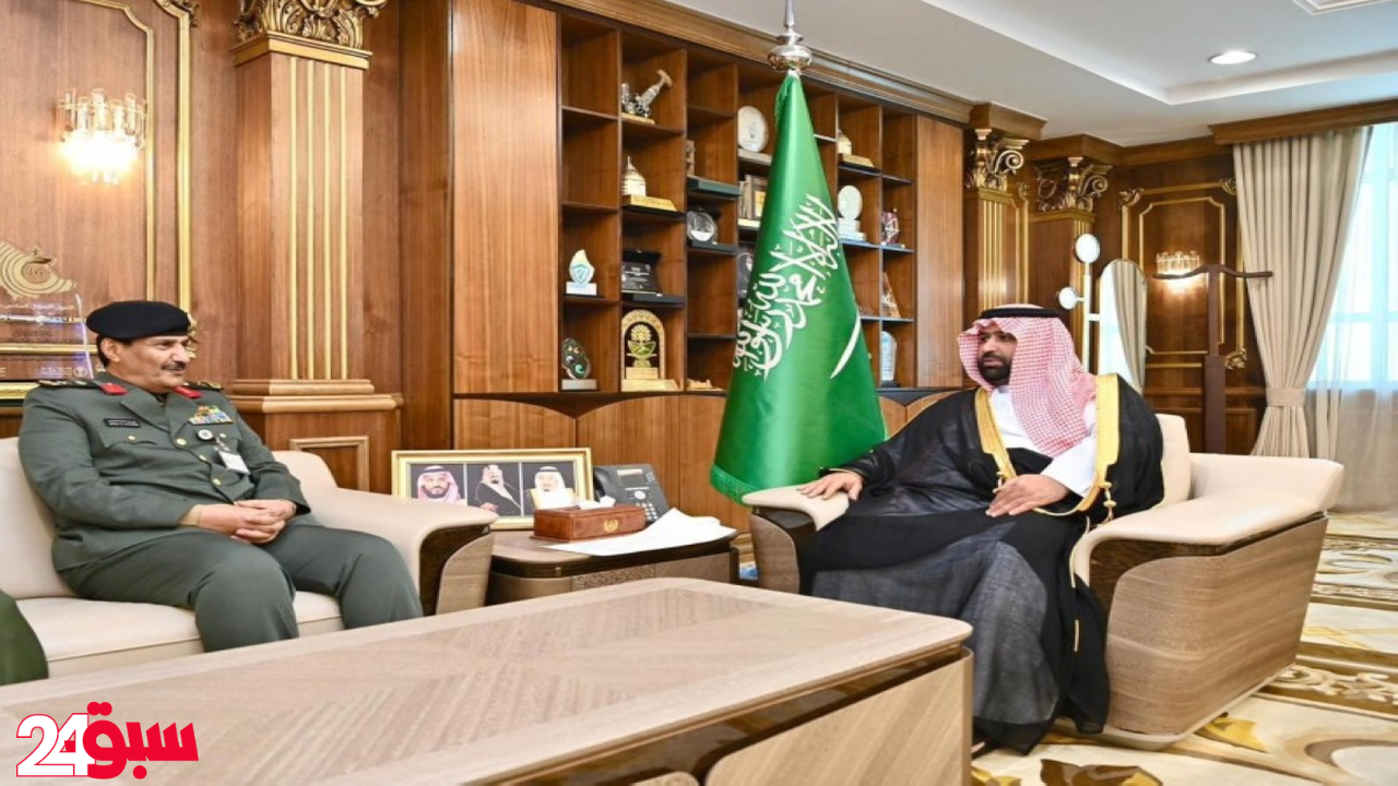 أمير جازان يبحث مع مدير السجون خطط تطوير الإصلاحيات وبرامج رعاية النزلاء